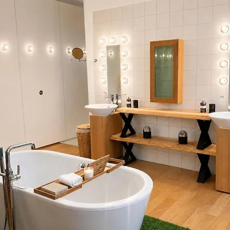 Loft Exceptionnel - Garage Prive - 6 Personnes - Centre-ville *
